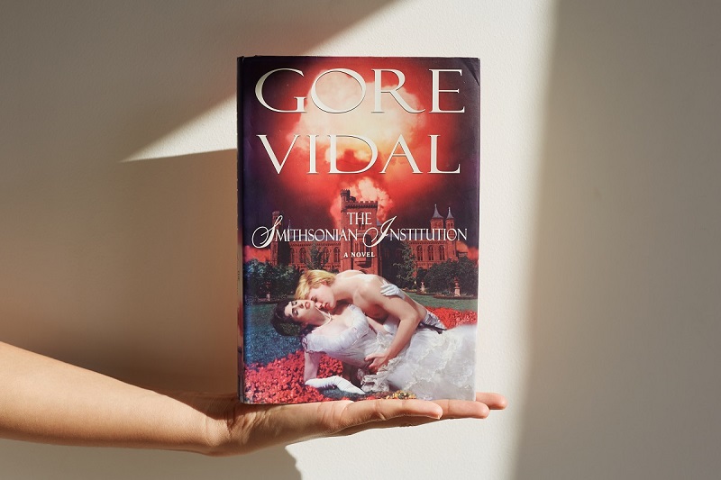 Front cover of 'The Smithsonian Institute' by Gore Vidal Front cover of 'The Smithsonian Institute' by Gore Vidal