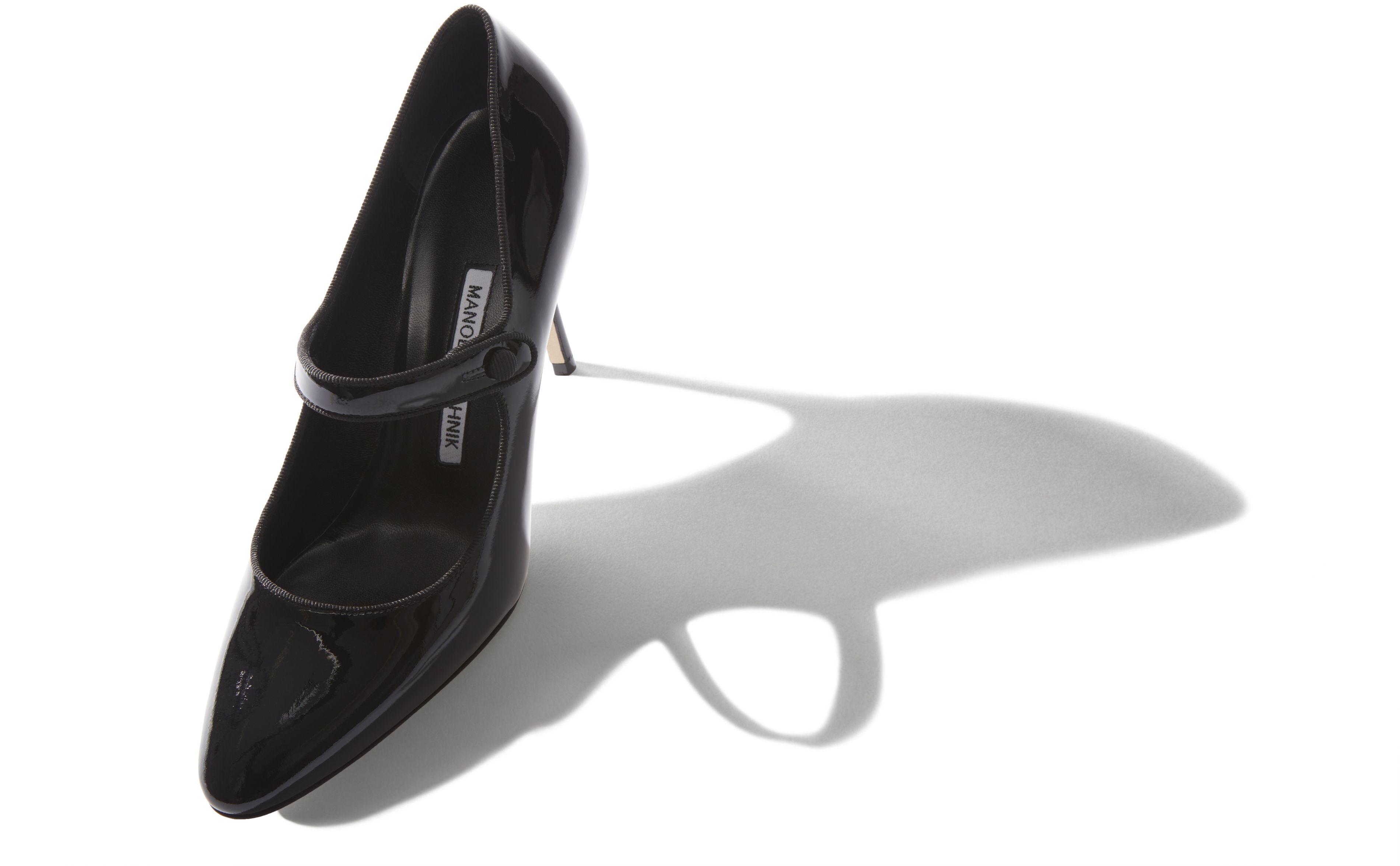 round toe black leather pumps