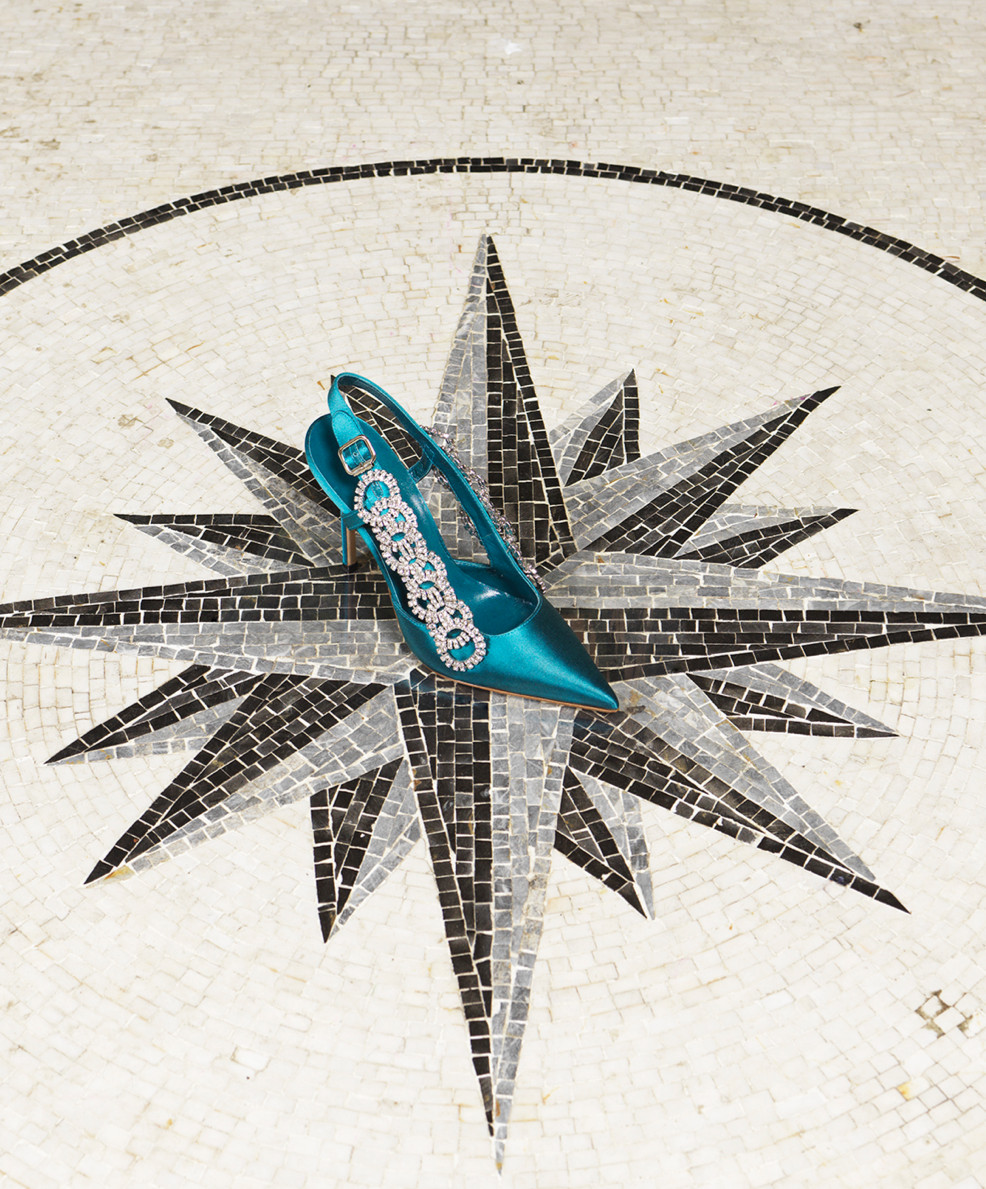 The Pingar, is a sling back shoe. It is positioned on top of a star shaped mosaic in the Wallace Collection. 